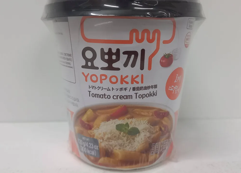 Рисовые палочки Токпокки с соусом Розе, стакан 120 гр